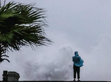 Çin'de alarm! 390 bin kişi tahliye edildi