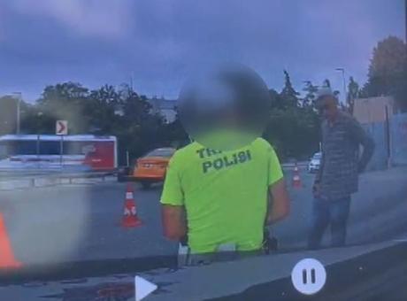 Soru sorma bahanesiyle yaklaştı bıçakla saldırdı; ayağından vurularak yakalandı