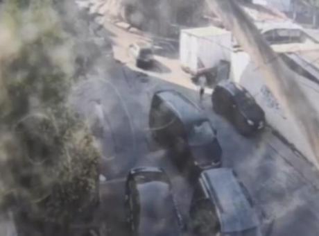 Boşanma sonrası husumet sokağa taştı! Kadının başına tabancanın kabzasıyla vurdu