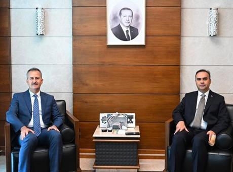 Bakan Kacır, Savunma Sanayii Başkanı Görgün'ü kabul etti