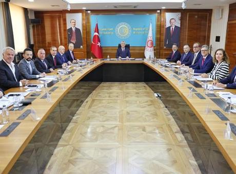 Bakan Bolat, Hizmet İhracatçıları Birliği yönetimini kabul etti! 'Hizmet ihracatında 122,6 milyar dolarlık rekor'