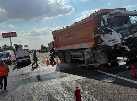 Ankara'da midibüs ile kamyon çarpıştı; 1 ölü, 16 yaralı