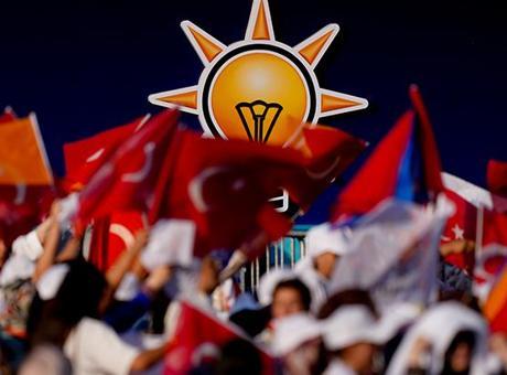 İzmir'de CHP ve diğer partilerden 500 kişi AK Parti'ye katıldı