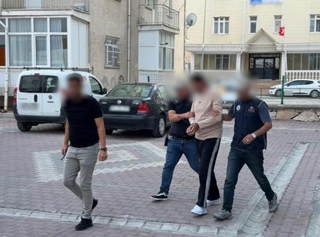 Kırmızı bültenle aranan Irak uyruklu terör şüphelisi, Kırşehir'de yakalandı