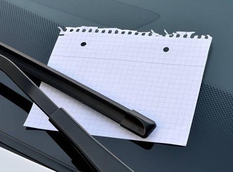 Aracının camına bırakılan notla kabusu yaşadı! 'Aklıma en kötü ihtimaller geldi'