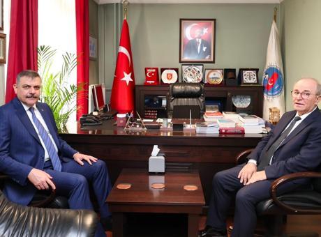 İçişleri Bakanı Çiftçi, Türk İdareciler Derneği'ni ziyaret etti