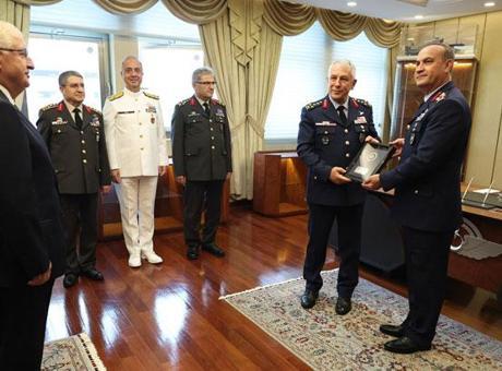 Bakan Güler, Hava Kuvvetleri Komutanlığı'nda devir teslim törenine katıldı