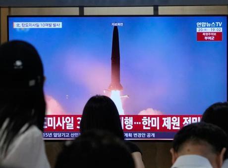 Trump ‘görüşeceğiz’ dedi, Kim Jong Un denize 10 balistik füze fırlattı!