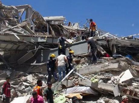 Kolombiya'da 7,4 büyüklüğündeki depremde ölenlerin sayısı 329'a çıktı