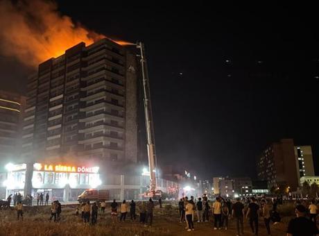 Diyarbakır’da plazada yangın; ekiplerin müdahalesi sürüyor