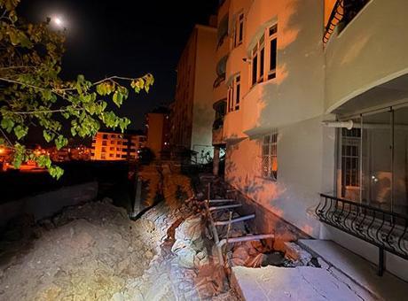 Tunceli’de temel kazısı sırasında toprak kaydı: 5 katlı bina tahliye edildi