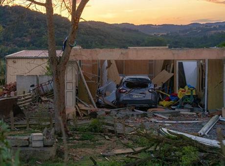 Fransa'yı kasırga vurdu! Çatılar uçtu, 41 kişi yaralandı