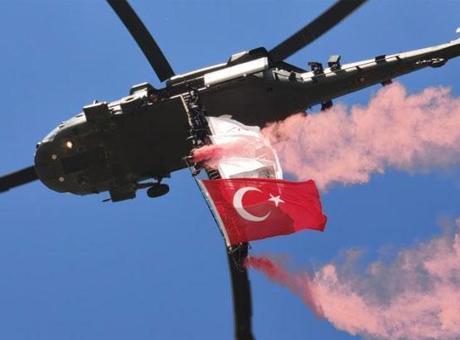 İlgiyle izlendi! Malazgirt’te jandarma helikopterlerinden müthiş gösteri