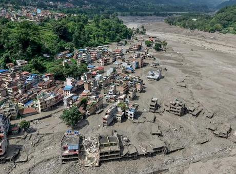 Nepal'de 'ölüm' seli! En az 800 kişi kayıp, şok iddia: 'Dev parça koptu'