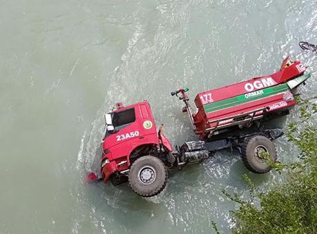 Arazözün Zap Suyu'na düşmesi sonucu 3 kişi yaralandı