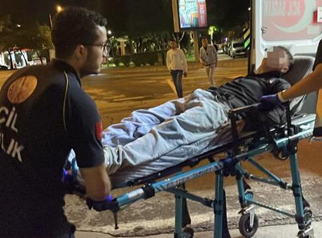 Yaralı halde tramvaya binen kişi yolcuların ihbarıyla hastaneye kaldırıldı