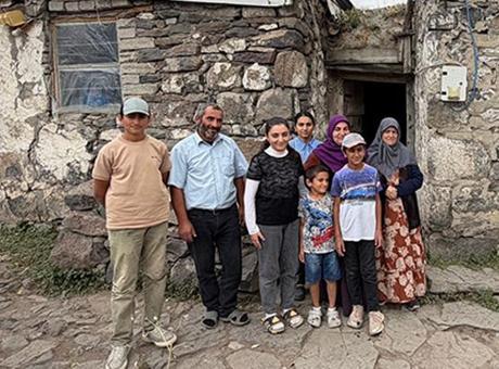 9 kişilik aile tek odada yaşıyordu! Hayatları 10 günde değişti