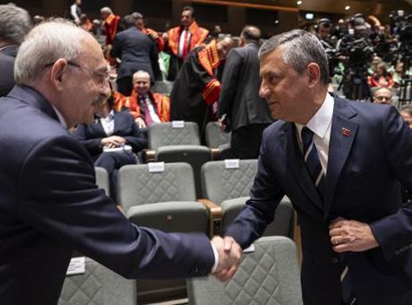 Özgür Özel'den Kılıçdaroğlu ile tokalaşma eleştirilerine cevap: 80 yaşında adam...