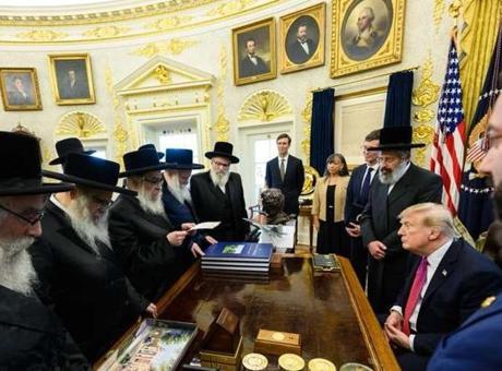 Beyaz Saray'da 47 yıl sonra bir ilk! Trump, Hasidik Yahudileri ile görüştü