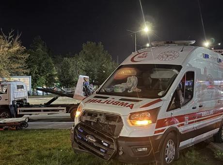 Kayseri'de hasta taşıyan ambulans ile otomobil çarpıştı! 6 yaralı