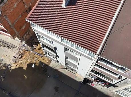 İstanbul'da temelinde kayma olan 4 katlı bina tahliye edildi
