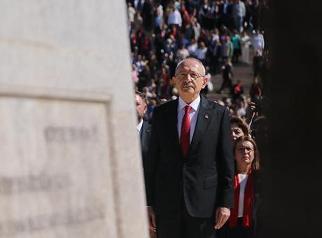 CHP'nin 103. kuruluş yıl dönümünde Kılıçdaroğlu'ndan Anıtkabir'e ziyaret
