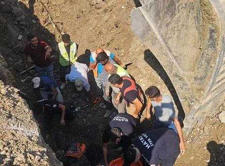 Hatay'da altyapı çalışmaları esnasında göçük! 2 işçi yaralandı