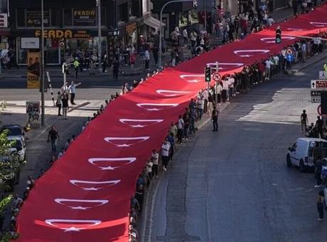 Bakanlar, İzmir'in düşman işgalinden kurtuluşunun 104. yıl dönümünü kutladı
