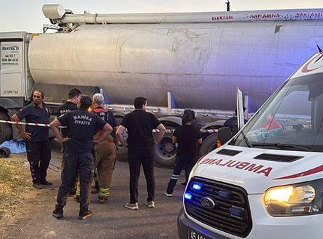 Manisa’da kamyon ile çarpışan motosikletin sürücüsü öldü