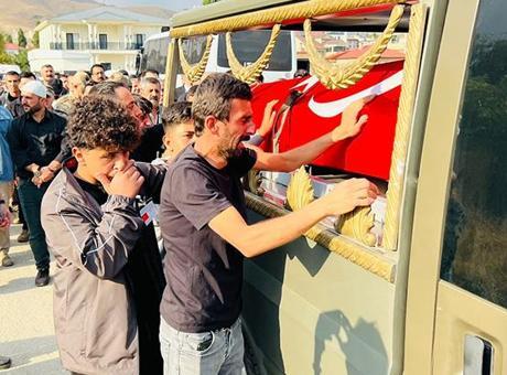 Şehit Ziyar Koparan dualar ve gözyaşlarıyla toprağa verildi
