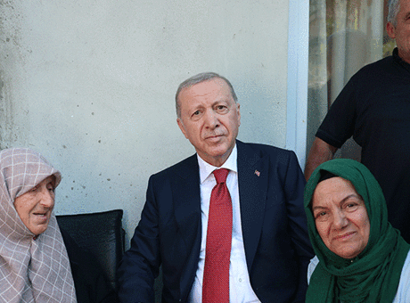 Cumhurbaşkanı Erdoğan, Rize'de komşularını ziyaret etti