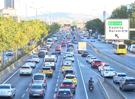 İstanbul'da eğitim öğretin döneminin ilk günü trafik yoğunluğu