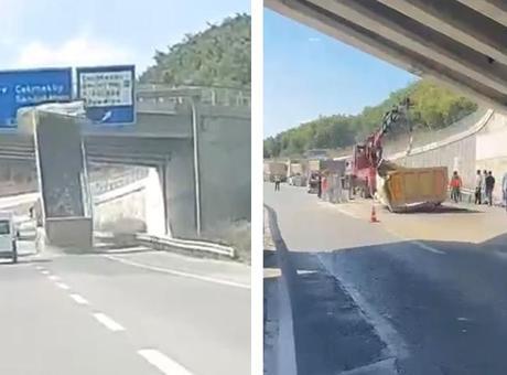 Çekmeköy'de hafriyat kamyonu üst geçide çarptı! Dorse yola devrildi