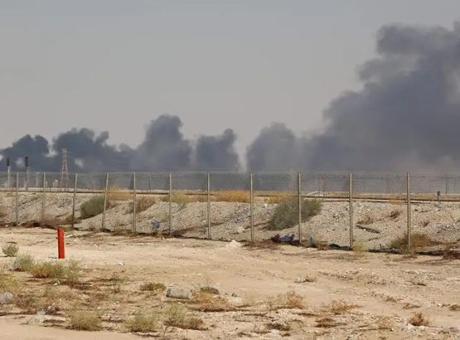Husiler duyurdu! Suudi Arabistan'daki Aramco tesisine balistik füzelerle saldırı