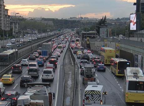 İstanbul'da trafik yoğunluğu yüzde 78'e ulaştı