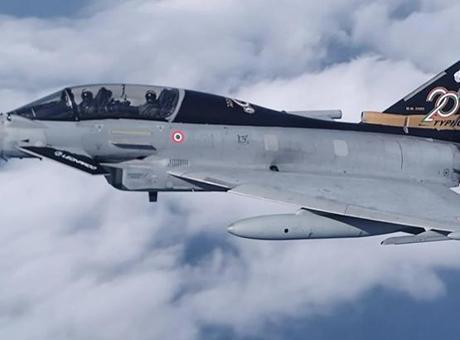 Suudi Arabistan'da İtalya'nın Eurofighter savaş uçağı vuruldu! Bakandan ilk açıklama