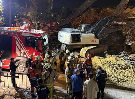 Son dakika! Küçükçekmece'de yıkım yapılan 6 katlı bina çöktü: Ekipler olay yerinde