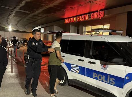 Eşi tarafından zorla tutulduğu kamyonetin kapısını açıp kendini yola attı