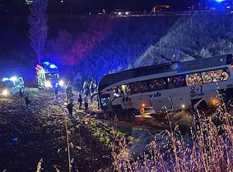 Amasya'da yolcu otobüsü şarampole uçtu! 24 kişi yaralandı